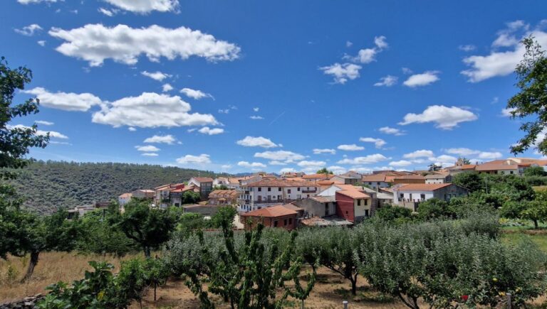 Looking over Monsagro from the road in from La Pena de Francia